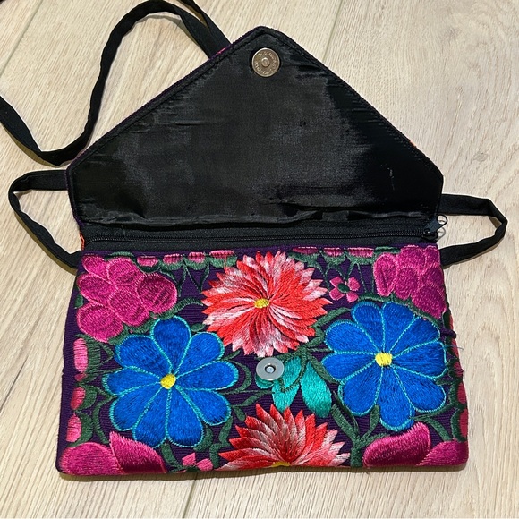 Floral embroidered clutch crossbody purse - Picture 5 of 9
